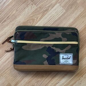 Herschel 16” Laptop Bag ✨